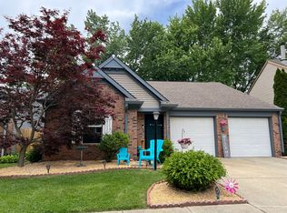 9745 River Oak Ln E, Fishers, IN