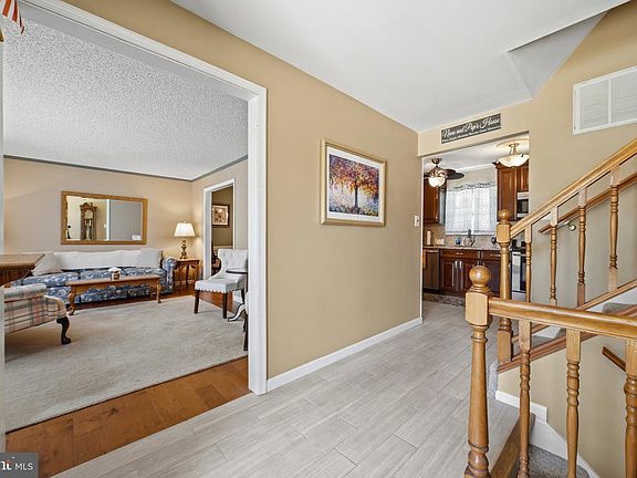 3rd image of 204 Dickens Dr