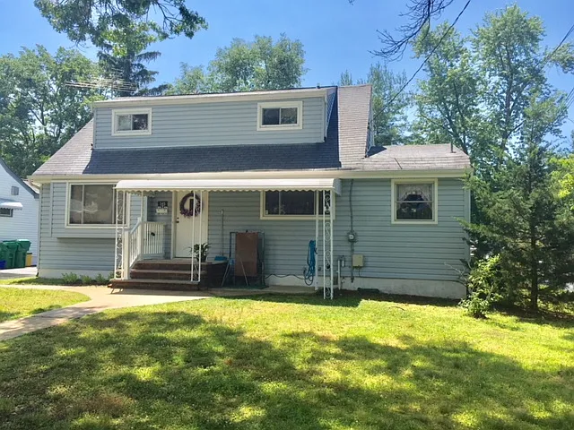 345 Sunset Ave photo 1