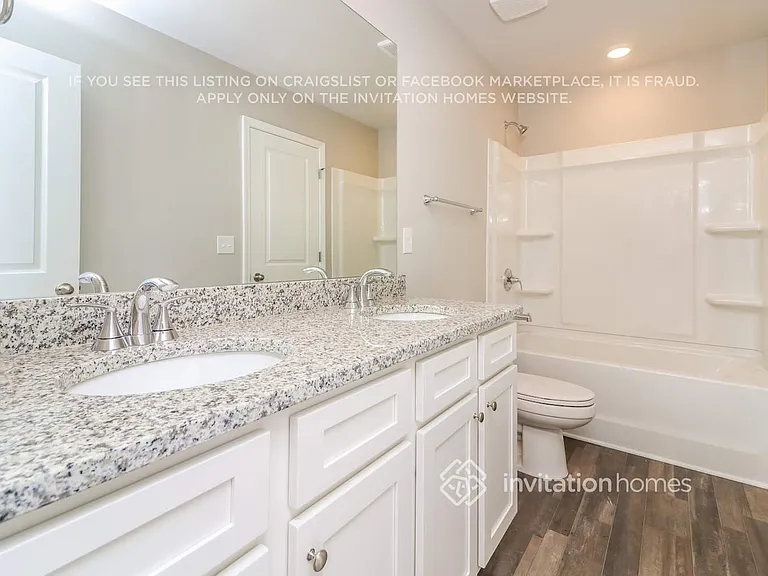 139 W Woodland Mnr — Photo 13
