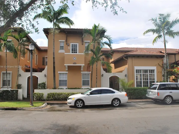 14712 SW 5th St, Pembroke Pines, FL 33027