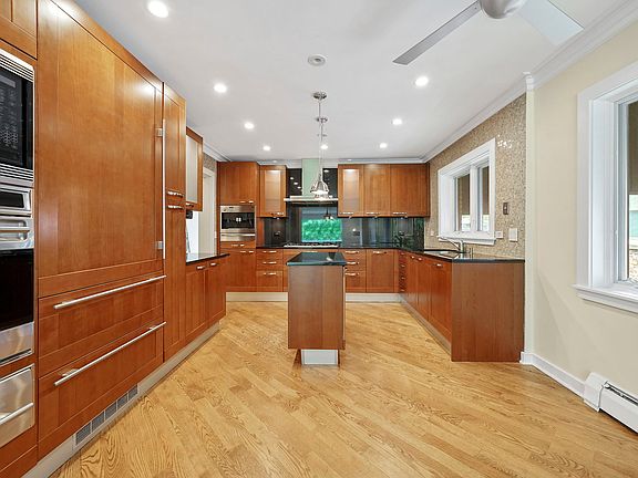 2nd image of 2545 W Lunt Ave #2