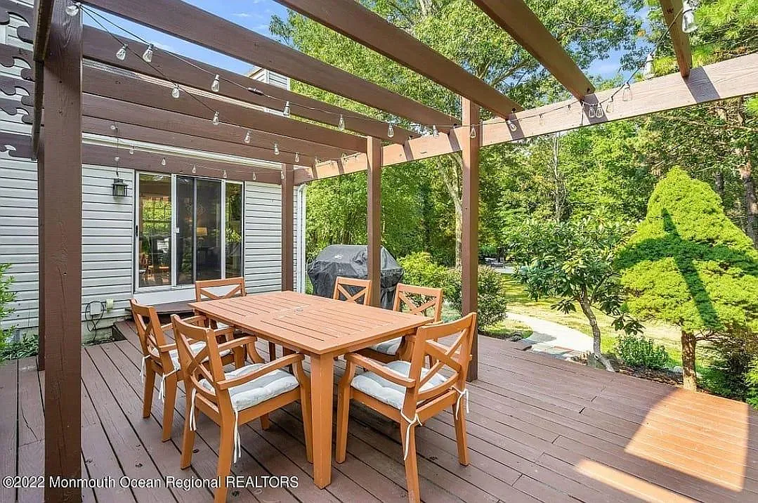 4 bed, 2026 sqft, $4,200 — Photo 4
