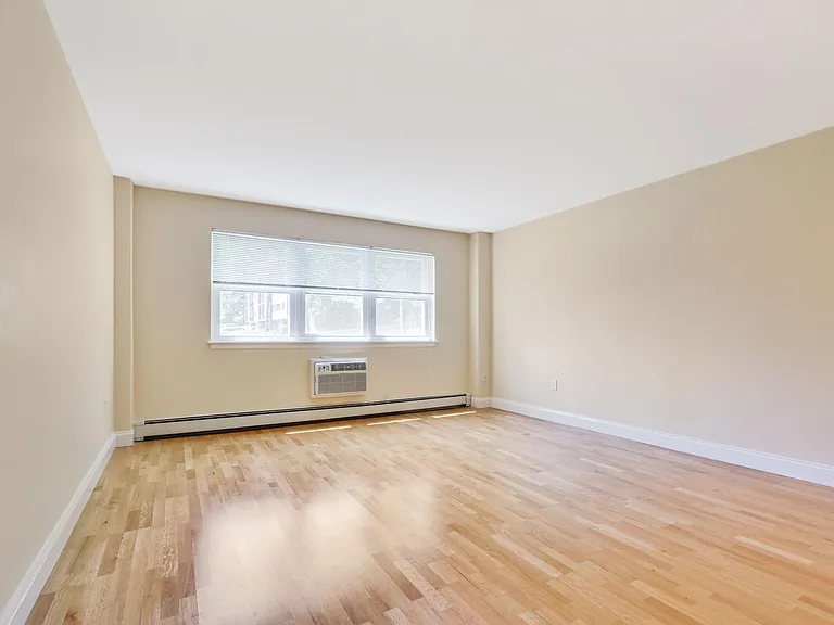 Heritage House Apartments — Photo 21