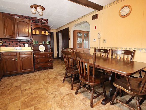 4th image of 15 Lewis Ln