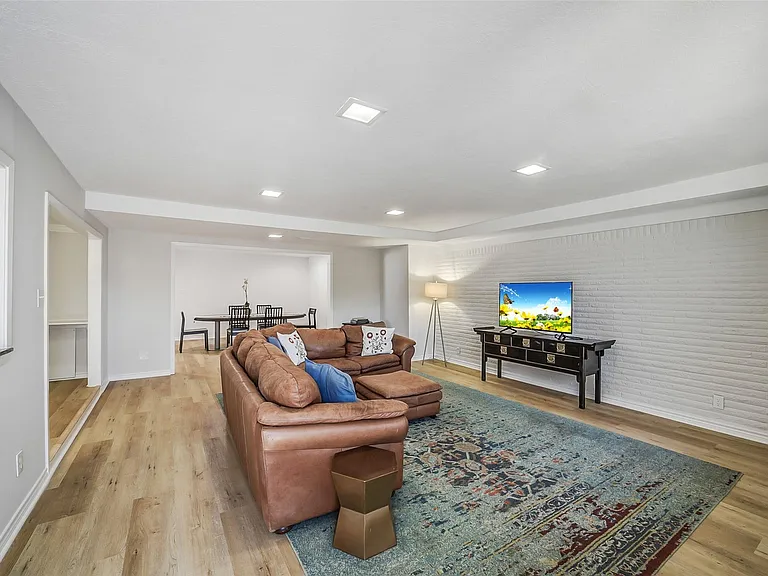 6215 Queensloch Dr — Photo 5