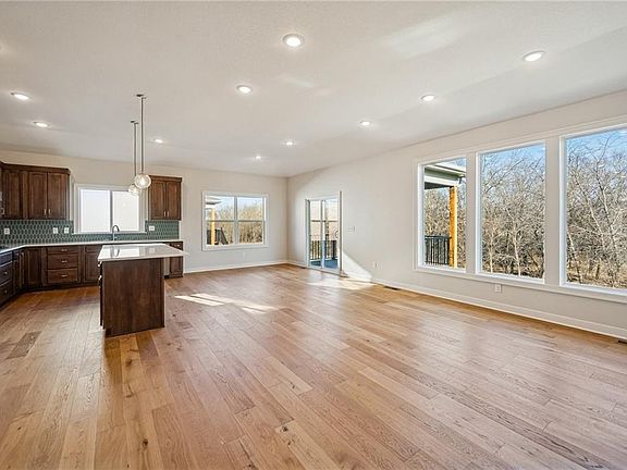 4th image of 901 Reed Dr