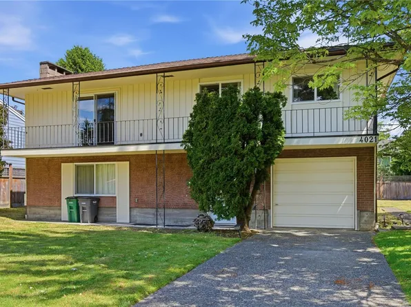 4021 Magdelin St, Saanich, BC V8N 3M6