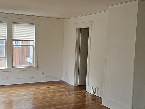 5th image of 3315 E Howell St