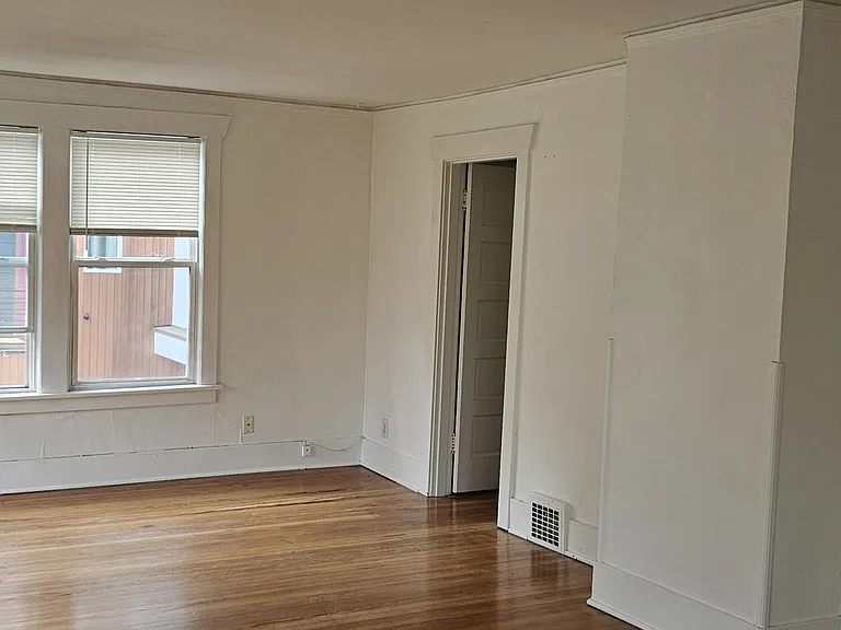 3315 E Howell St — Photo 5