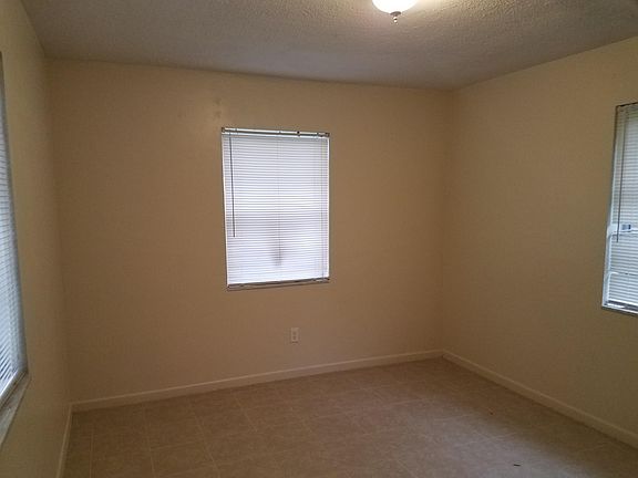5th image of 1630 W Waycross Cir