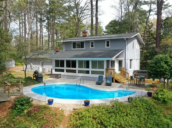 2429 Plantation Dr, Virginia Beach, VA 23454