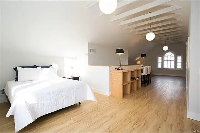 1 bed, 742 sqft, $2,595 — Photo 2