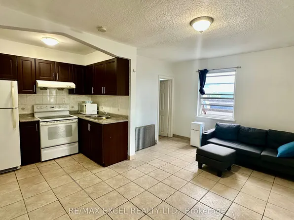 1023 Coxwell Ave #4, Toronto, ON M4C 3G4