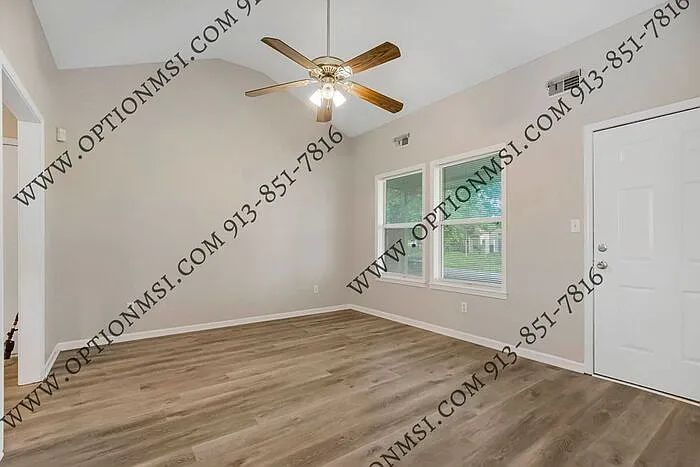 712 Harvey St — Photo 11