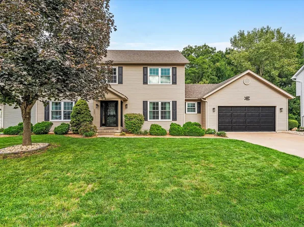605 E 3rd St, Coal Valley, IL 61240