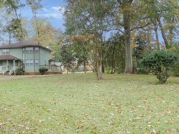 3rd image of 19 Beverly Dr