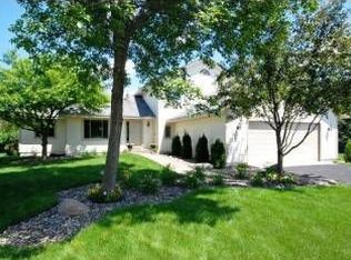 9685 Rosewood Ln N, Maple Grove, MN 55369