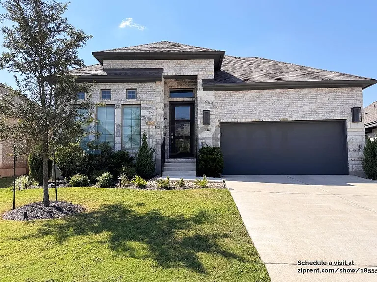 256 Eagle Ford Dr — Photo 1