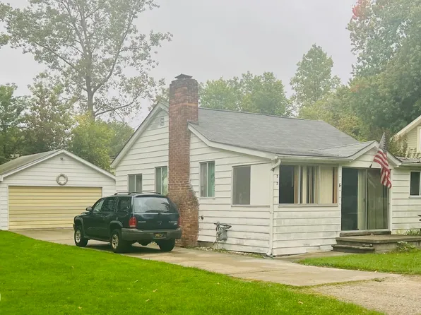 203 Poplar St, Harsens Island, MI 48028