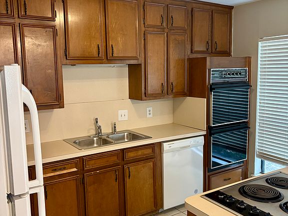 5th image of 4017 Prescott Ave