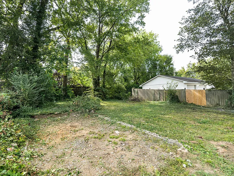 2206 Keith Ave — Photo 17
