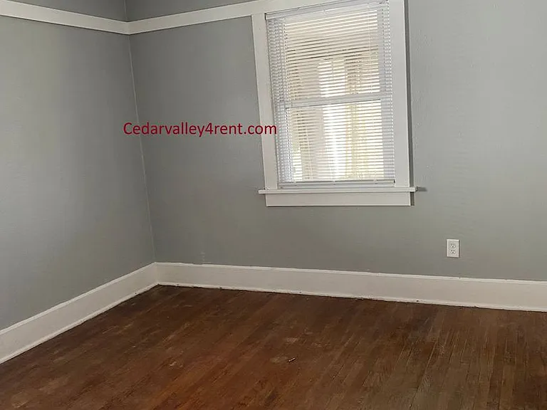 1233 Logan Ave — Photo 3