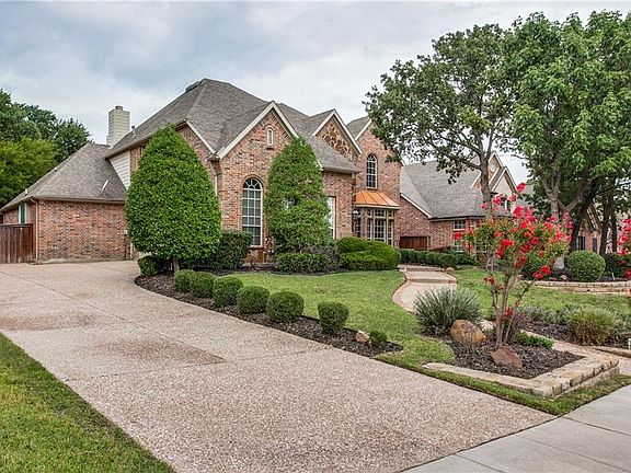 3rd image of 710 Lakeway Dr