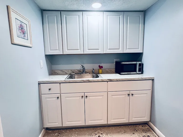 28 Currier Way — Photo 3