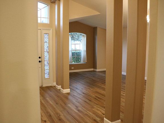 3rd image of 2028 Briarcliff Cir