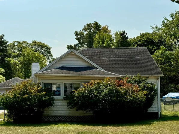 24 Howder St, Hillsdale, MI 49242