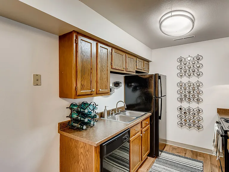 Clearview Apartments 4840-print-006-013-Kitchen-3600x2403-300dpi