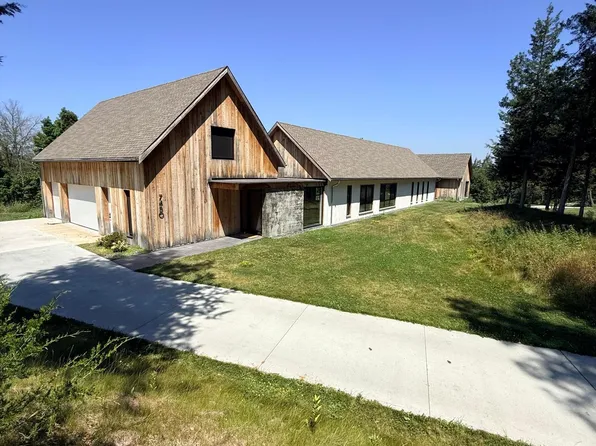 7450 Valley Creek Dr, Excelsior, MN 55331