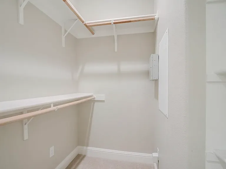 112 Evandale Ave — Photo 4