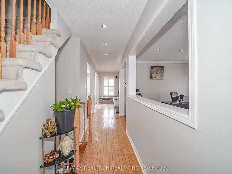 59 Scottsdale Dr — Photo 13