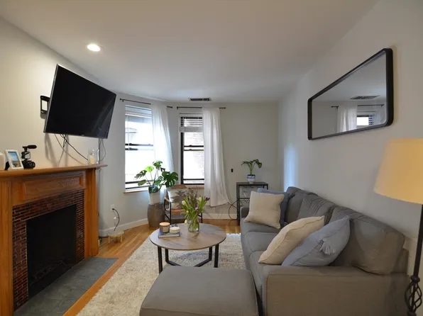 90 Gainsborough St Unit 106E, Boston, MA 02115