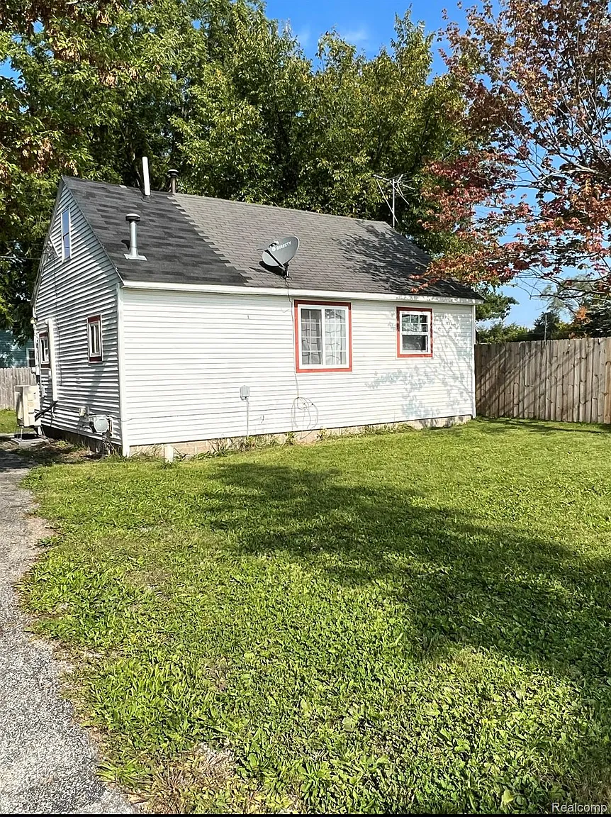 2221 Salt St photo 1