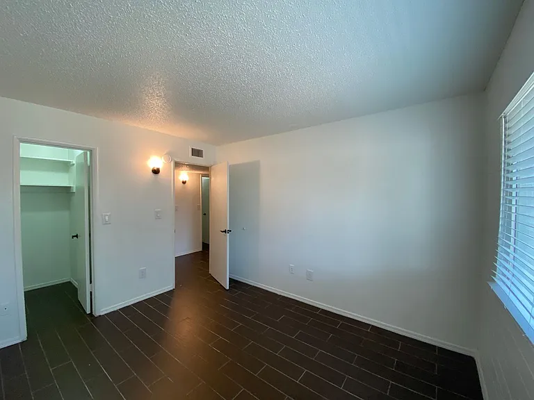 1 and 2 Bedrooms Great Location with Community Pool and Onsite Laundry! 1/2 of Mile from U of A — Photo 97