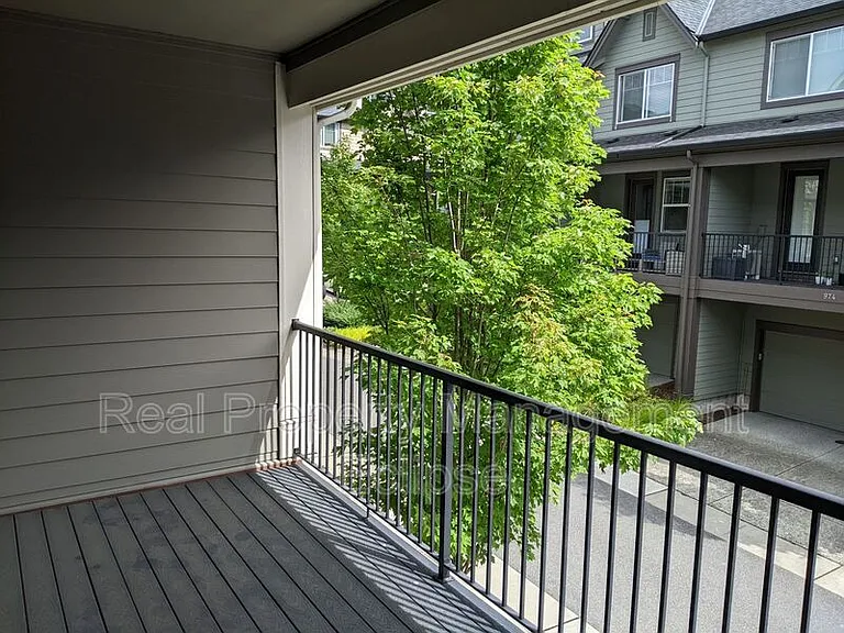 1320 Chelsea Walk NE — Photo 5