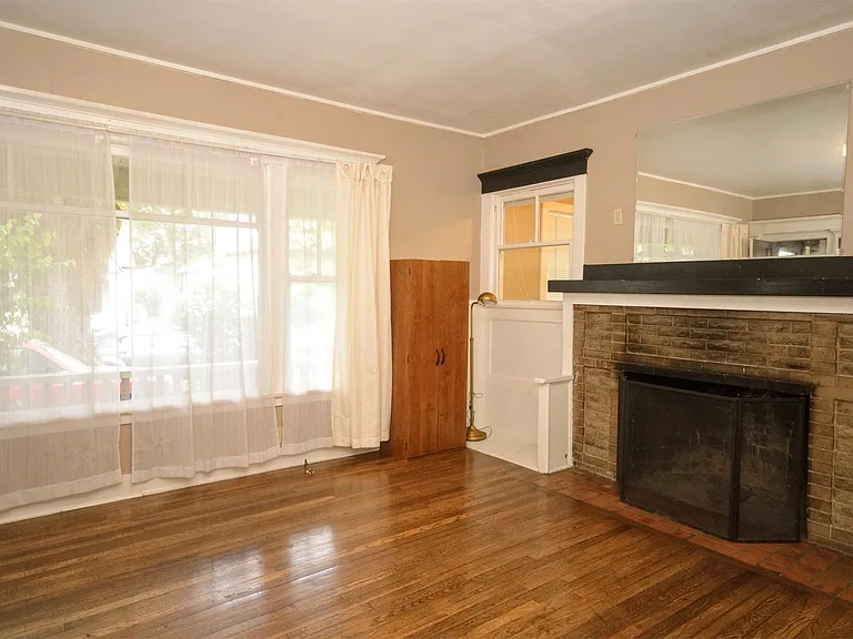 227 NW 11th St #2 — Photo 3