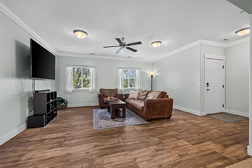 2001 N Crest Rd Photo 1