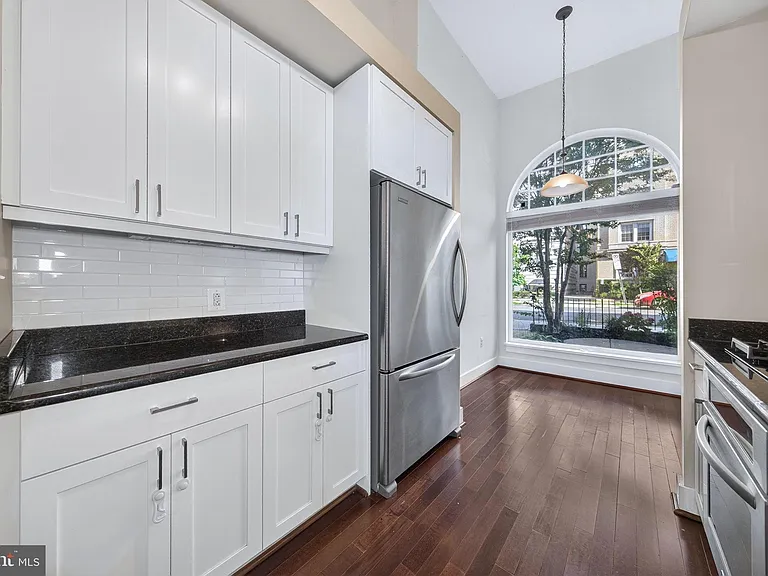 2160 California St NW #101 — Photo 4