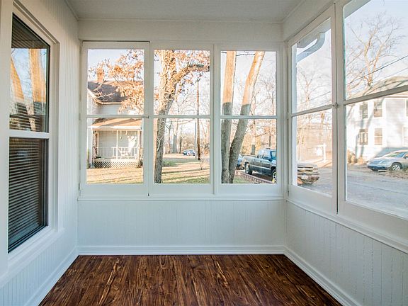 3rd image of 909 Grove St