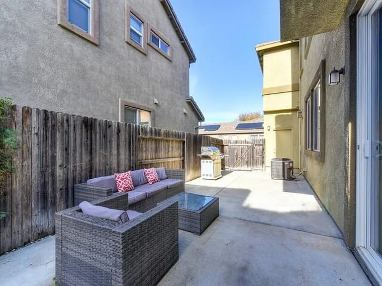 390 Caravaggio Cir — Photo 28