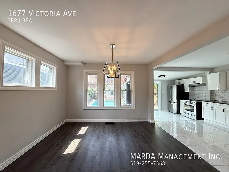 1677 Victoria Ave — Photo 9