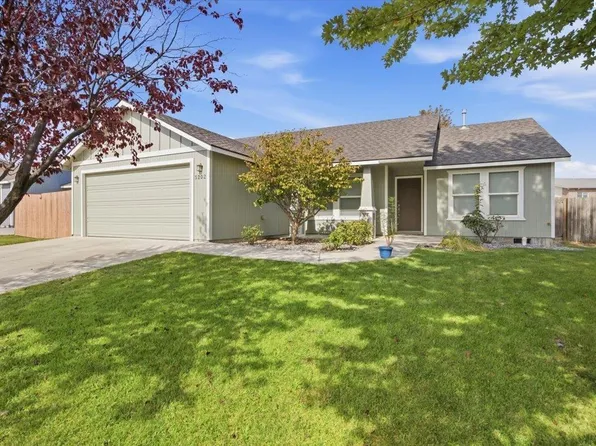 5202 Spirea Dr, West Richland, WA 99353