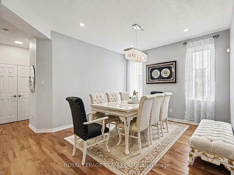 19 Keighley Cir — Photo 3