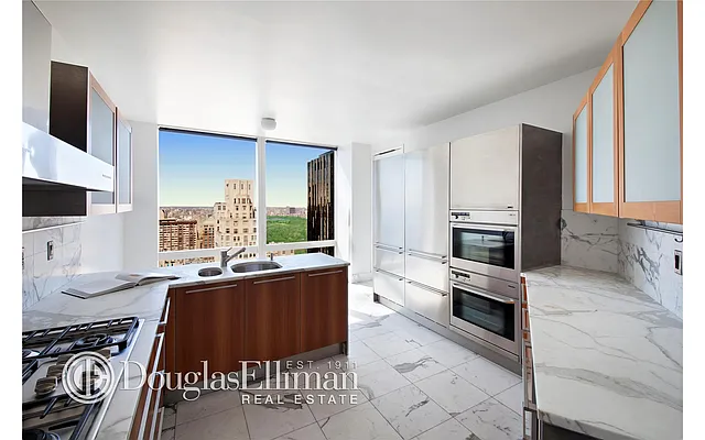 Sold by Douglas Elliman | media 25