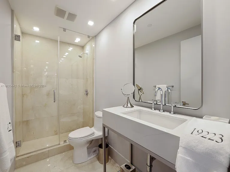 19223 Fisher Island Dr #19223 — Photo 29