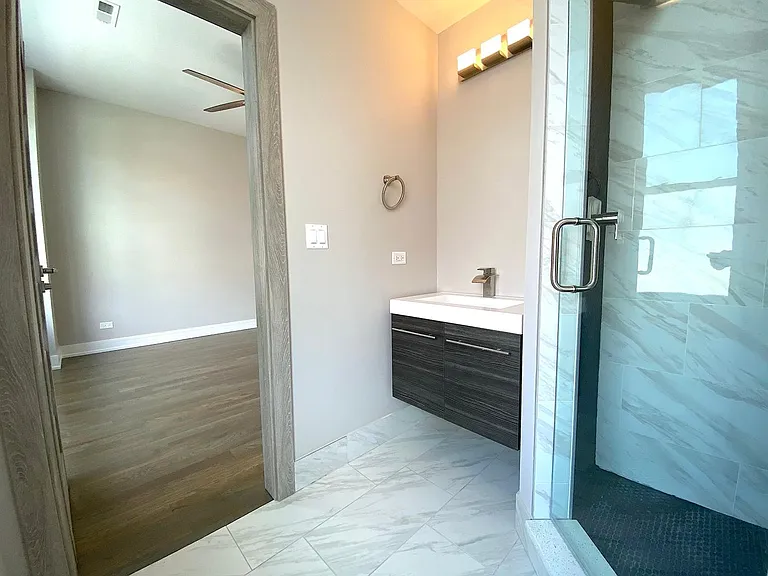1811 W Cermak Rd #3 — Photo 6